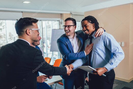Team di AT Soluzioni che accoglie i clienti in ufficio
